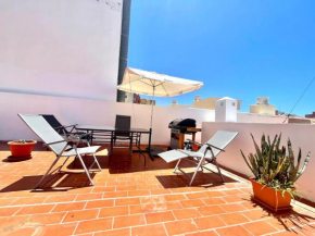 Apartamento junto a oceano, terraza, BBQ en Playa Alcala